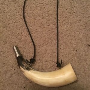 Native American horn (vintage)